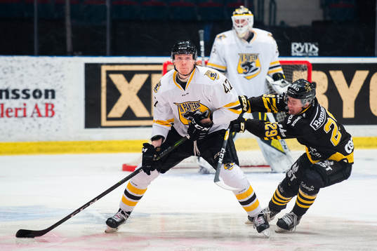 s Isak Dahlin i kamp om pucken