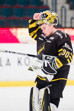 s målvakt Erik Källgren deppar