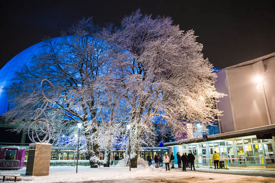 Exteriör vy av Globen och Hovet