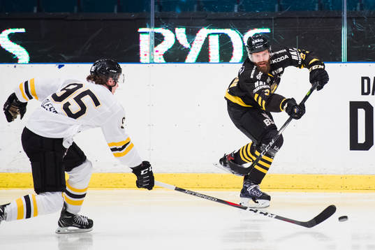 s Johan Larsson  och Panterns Nick Olesen
