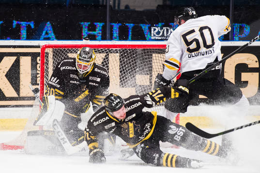 s Alexander Deilert och målvakt Erik Källgren