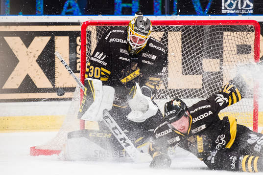 s Alexander Deilert och målvakt Erik Källgren