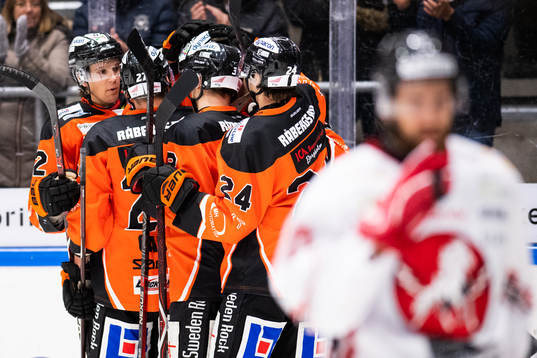Karlskronas Jørgen Karterud jublar med lagkamrater