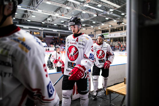 Vita Hästens Jens Hellgren deppar och lämnar isen