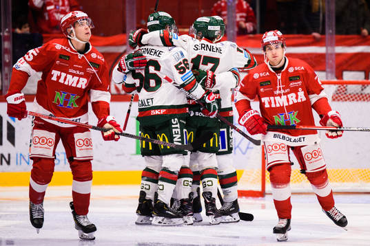 Frölundas Mats Rosseli Olsen jublar med lagkamrater