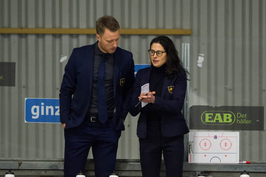Djurgårdens tränare Alana Blahoski och assisterande