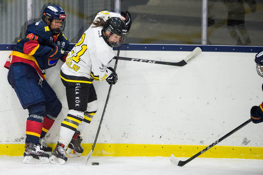 s Emmy Alasalmi och Sofie Lundin