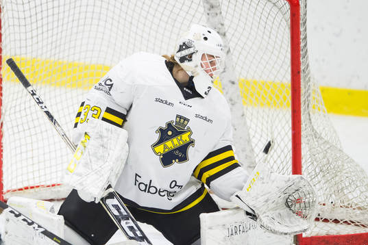 s målvakt Amanda Johansson släpper in 2-0 från