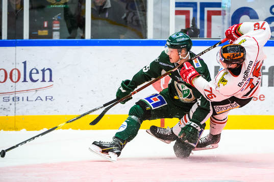Färjestads Gustav Rydahl och Örebros Jere Sallinen