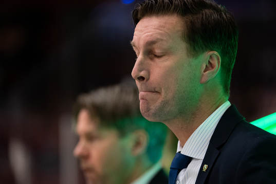 Färjestads tränare Johan Pennerborn deppar