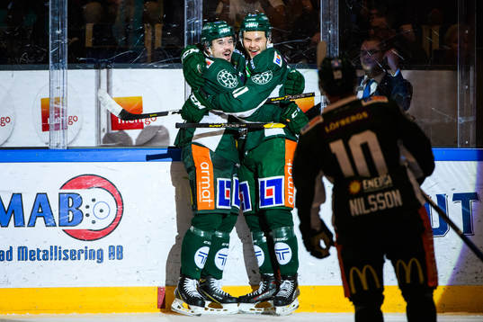 Färjestads Jens Westin och Theodor Lennström jublar