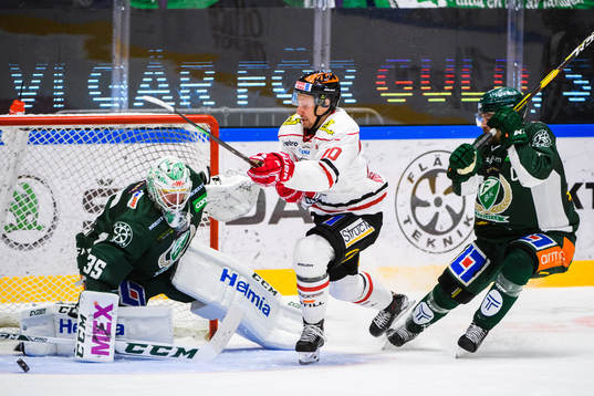 Färjestads målvakt Adam Werner och Örebros Marcus