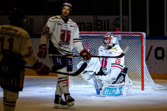 Örebros Marcus Weinstock och målvakt Stefan Steen deppar