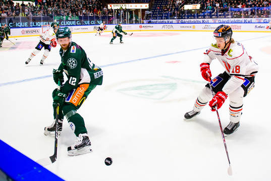 Färjestads Alexander Reichenberg och Örebros Rodrigo Abols