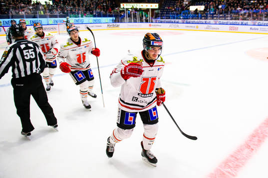 Örebros Shane Harper jublar