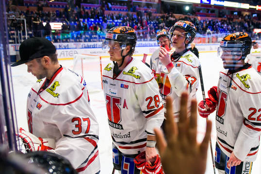 Örebros målvakt Eero Kilpeläinen, Linus Arnesson,