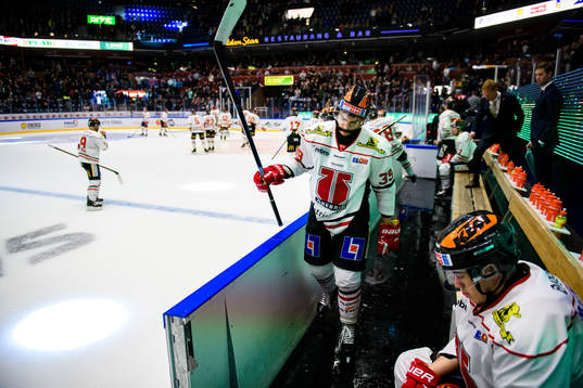 Örebros Jordan Boucher deppar