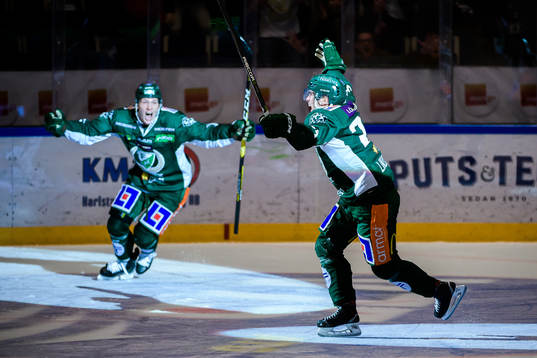 Färjestads Gustav Rydahl och Michael Lindqvist jublar