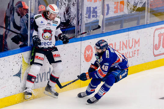 Malmö Redhawks Stefan Warg och Växjös Daniel Rahimi