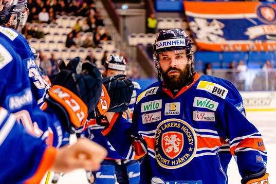 Växjös Linus Fröberg jublar