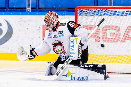 Växjös Filip Cederqvist (ej i bild) gör mål 2-1 bakom