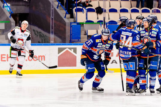 Växjös Filip Cederqvist jublar