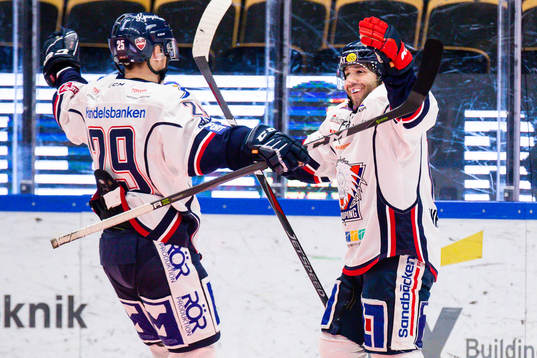 Linköpings Nick Sörensen och Joe Whitney jublar
