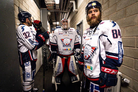 Linköpings Lukas Bengtsson , målvakten Jacob Johansson