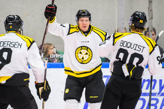 Brynäs Nicklas Danielsson jublar