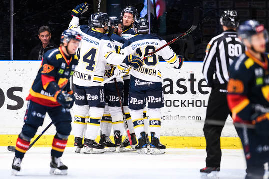 s spelare jublar med Oscar Sundh
