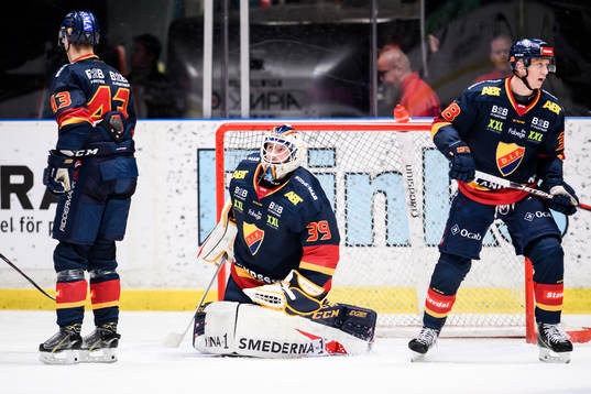 Djurgårdens Tom Nilsson , målvakt Adam Reideborn och Olle