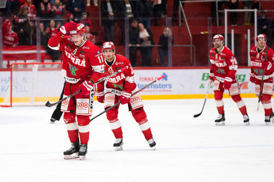 Timrås Henrik Törnqvist jublar