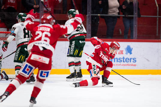 Timrås Henrik Törnqvist jublar