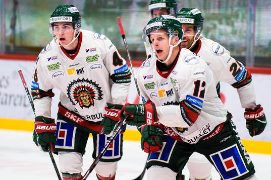 Frölundas Max Friberg jublar med lagkamrater