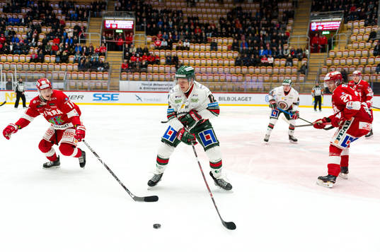 Timrås Henrik Törnqvist och Frölundas Max Friberg
