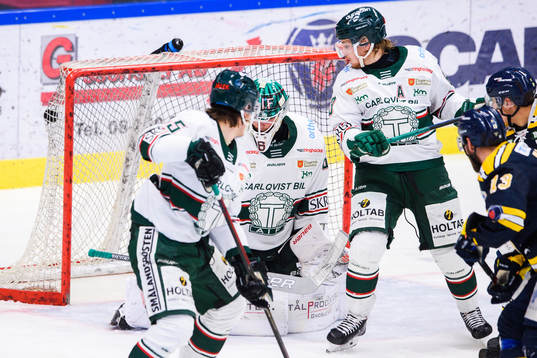 Södertäljes Mikael Ahlén gör 1-2 bakom Tingsryds