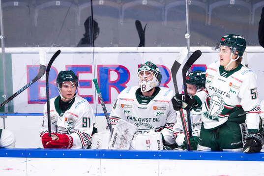 Tingsryds målvakt Tex Williamsson  på bänken