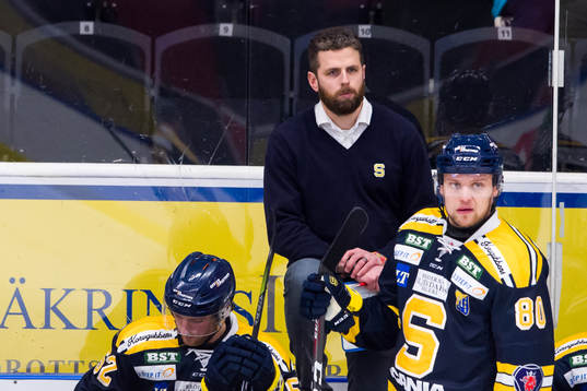 Södertäljes tränare Ulf Lundberg deppar