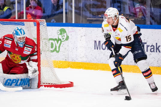 Moras målvakt Janne Juvonen och Djurgårdens Jakob Lilja
