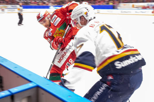 Moras Ryan Johnston och Djurgårdens Henrik Eriksson
