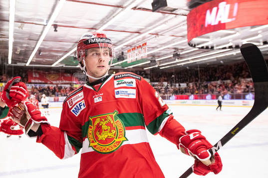 Moras Nils Carnbäck jublar
