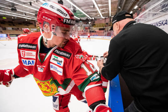 Moras Kevin Gagné får skridskon fixad innan