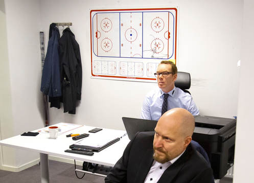 Örebros tränare Niklas Eriksson i tränarrummet