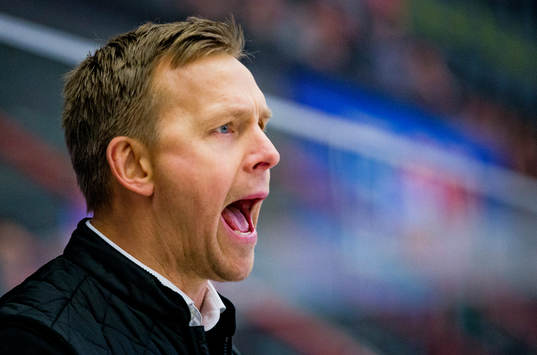 Skellefteås assisterande tränare Bert Robertsson reagerar