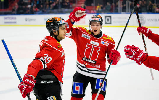 Jubel vid Örebros Jordan Boucher 1-0 mål med Kristian