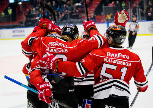 Jubel vid Örebros Jordan Boucher 1-0 mål med Kristian