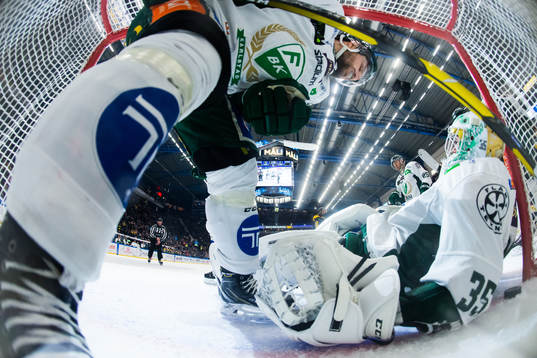 Färjestads Mikael Wikstrand och målvakt Adam Werner när