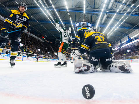 Färjestads Michael Lindqvist jublar
