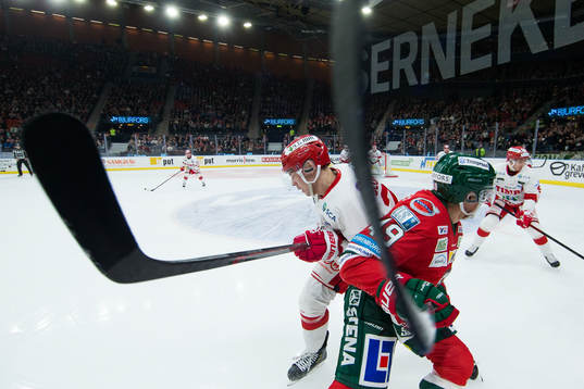 Timrås Patrik Blomberg och Frölundas Rhett Rakhshani