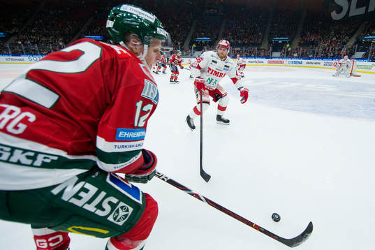 Frölundas Max Friberg och Timrås Janne Jalasvaara